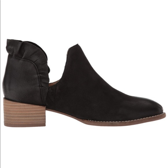 seychelles ruffled ankle booties